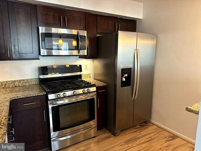 Foto del edificio - 102 Sequoia Ct