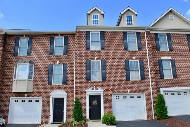 Large Townhome with a garage for rent! Lar... - Large Townhome with a garage for rent! Lar...