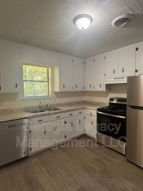 Building Photo - 1120 Sweetwater Cir