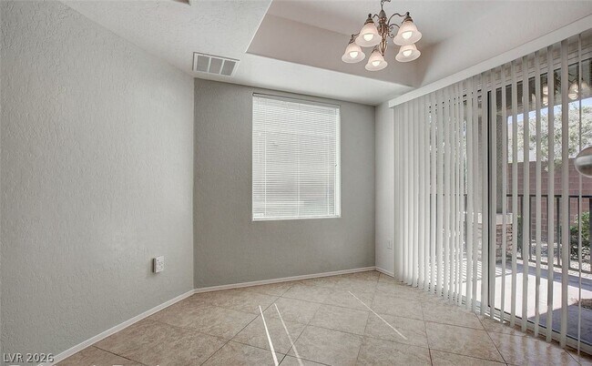 Foto del edificio - 6868 Sky Pointe Dr