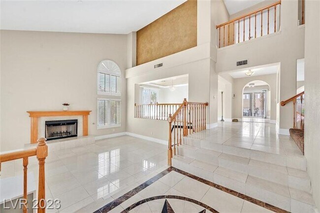 Building Photo - 5 Bed, Pool, Corner Lot