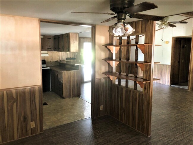 Foto del edificio - SPACIOUS 3BR/2BA Double Wide ! Convenient ...