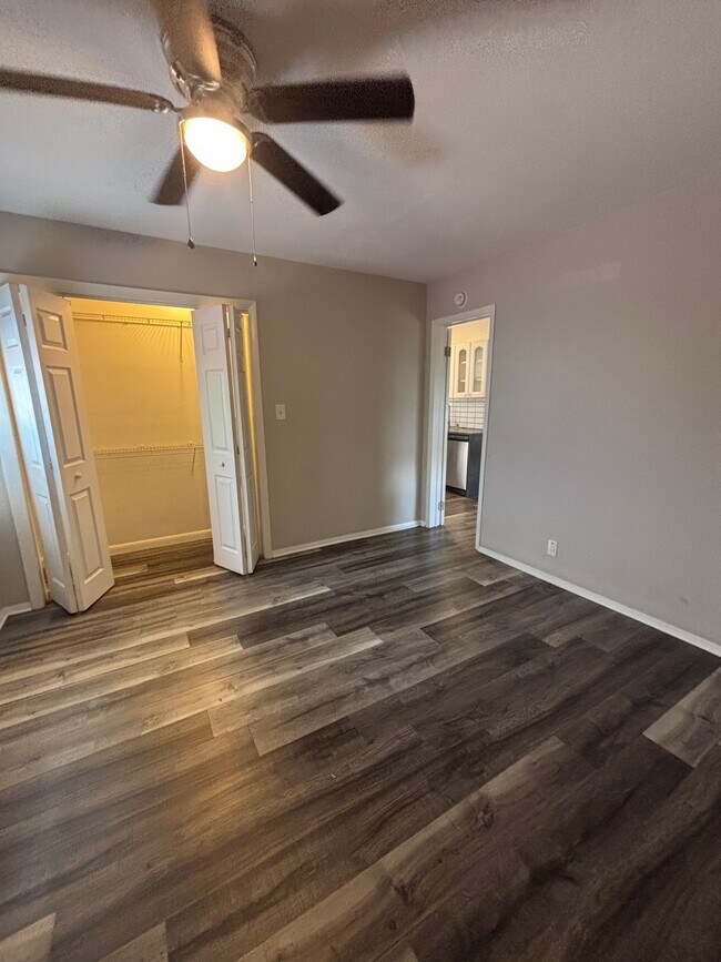 Building Photo - 1 Bed/1 Bath - Unit 12