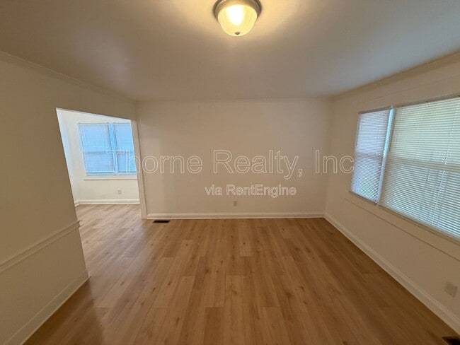 Building Photo - 1004 Moore St