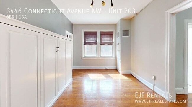 Foto del edificio - Lovely Studio Apartment in the HEART of Cl...