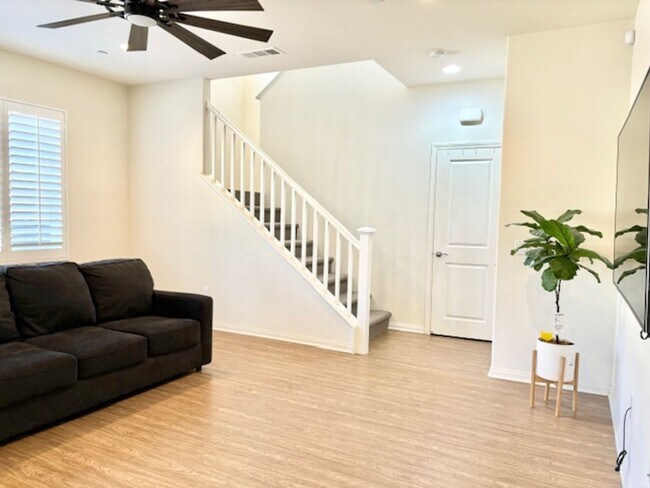 Foto del edificio - Riverpark | 4Bed + 3Bath | Oxnard | 561WW