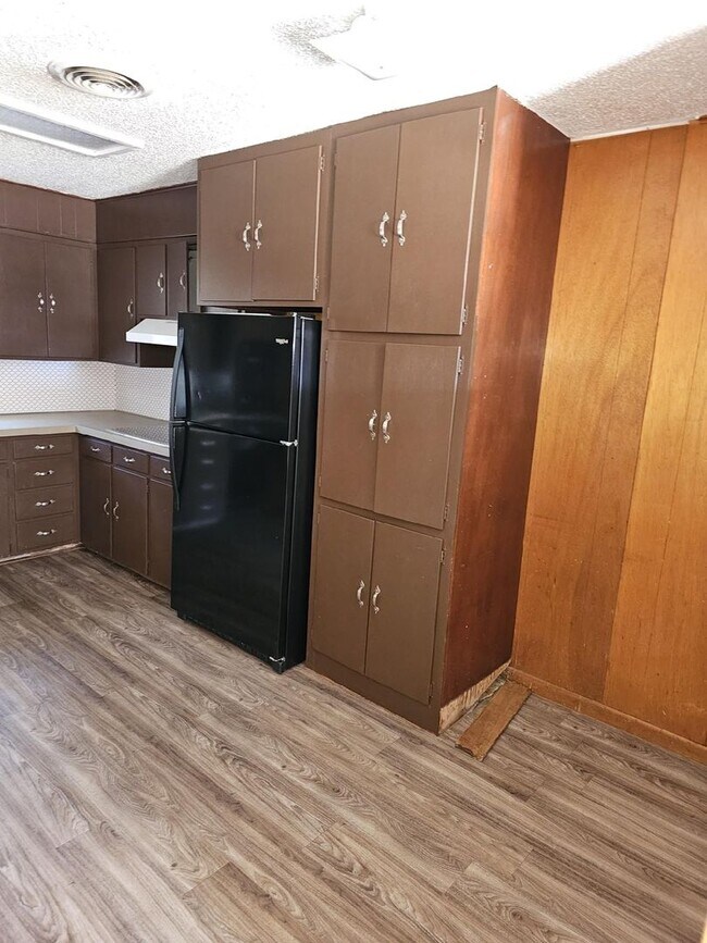 Building Photo - Spacious 3 Bed! Located in Cameo School Di...