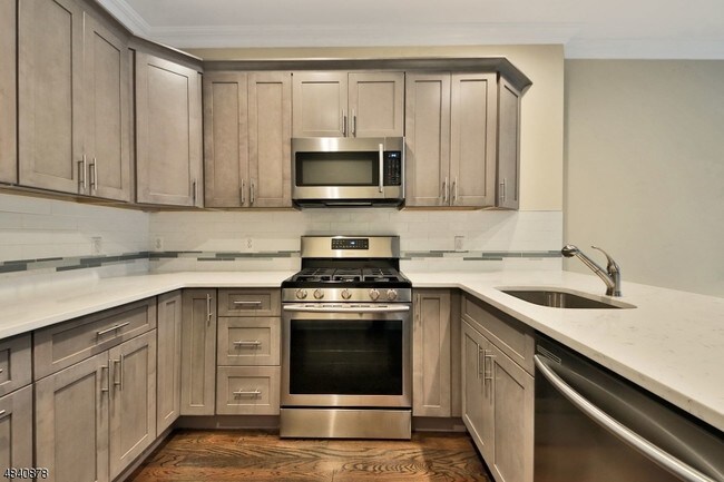 Building Photo - 115 Watchung Ave