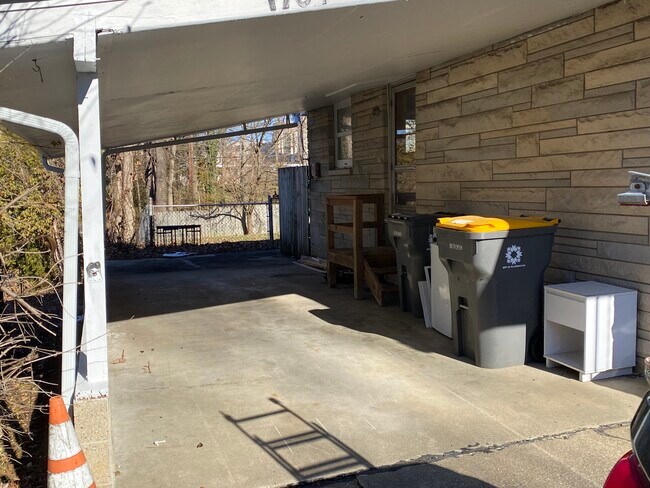 Foto del edificio - 1709 Atwater Ave