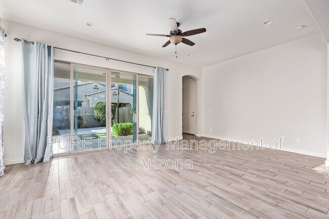 Foto del edificio - 2902 E Ebony Dr