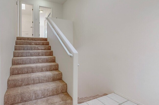 Building Photo - 309 Lanier Dr SE