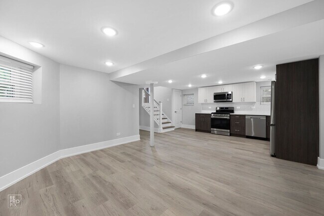 Foto del edificio - 5143 W Cullom Ave