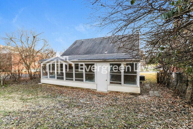 Foto del edificio - 3316 Robinet Dr