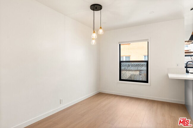 Foto del edificio - 1616 Hauser Blvd