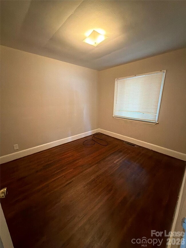 Building Photo - 3526 Eastway Dr