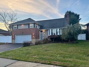 Building Photo - 58 Pickwick Dr E