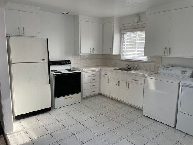 Foto del edificio - 1496-1496 Highland Blvd
