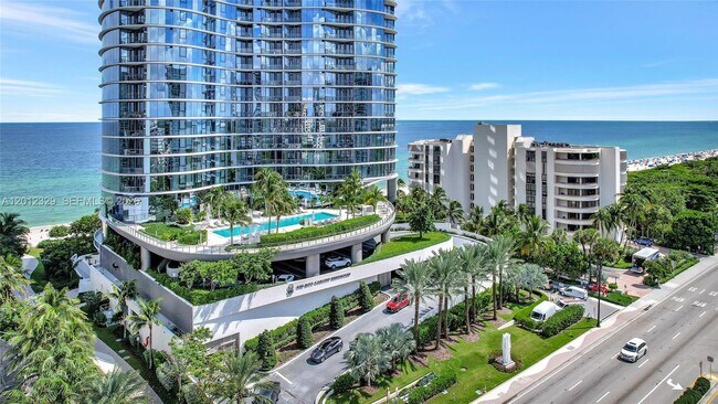 Foto del edificio - 15701 Collins Ave