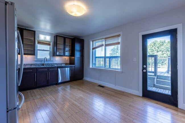 Building Photo - Available September 2024- Spacious 4 Bedro...