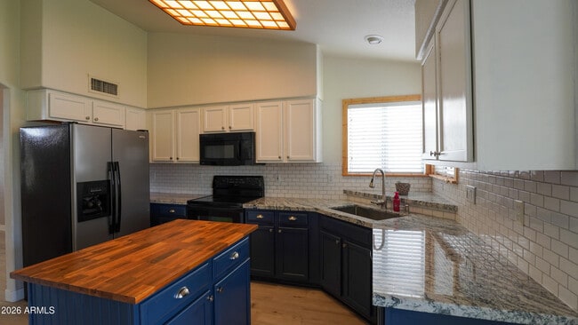 Building Photo - 15231 N 87th Dr