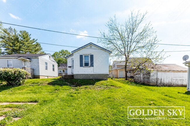 Foto del edificio - 113 E 1st St