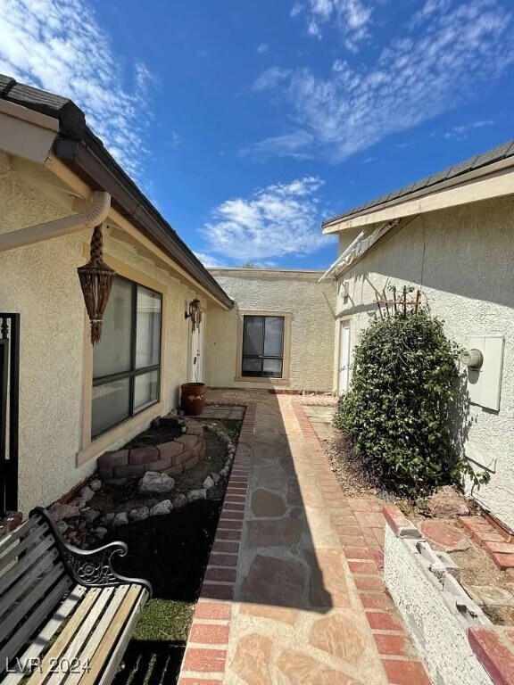 Building Photo - 600 Woodmount Dr