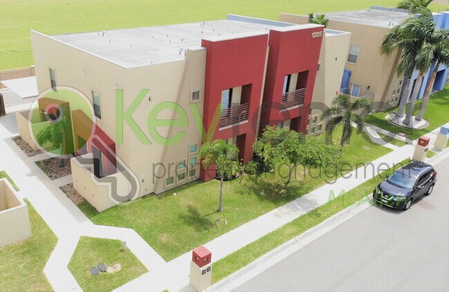 Foto del edificio - 2B/2.5B Townhome in gated community now available in Mcallen TX ( Jackson & Nolana )