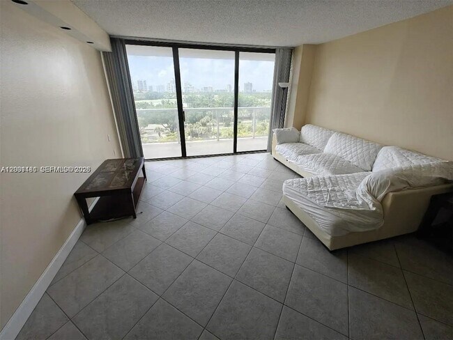 Foto del edificio - 3701 N Country Club Dr
