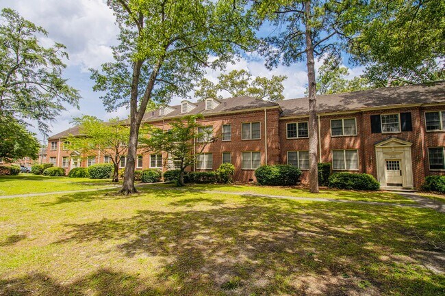 Foto del edificio - Renovated 1-Bedroom Condo in Heathwood Cou...