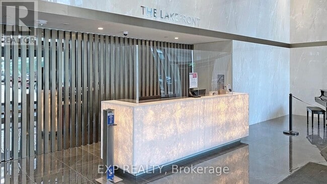 Building Photo - 17 Bathurst St