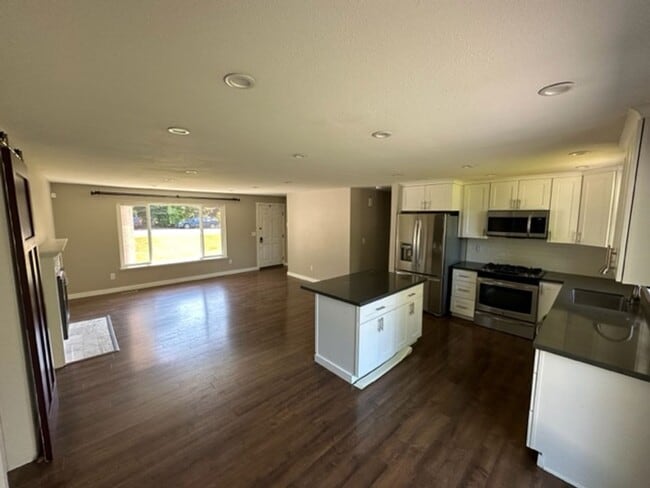 Building Photo - Updated Redmond Rambler For Rent!