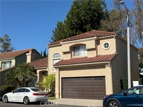 Building Photo - 11 Liliano