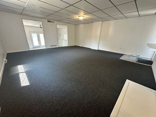 Building Photo - Large 3 bedroom property with huge rec roo...