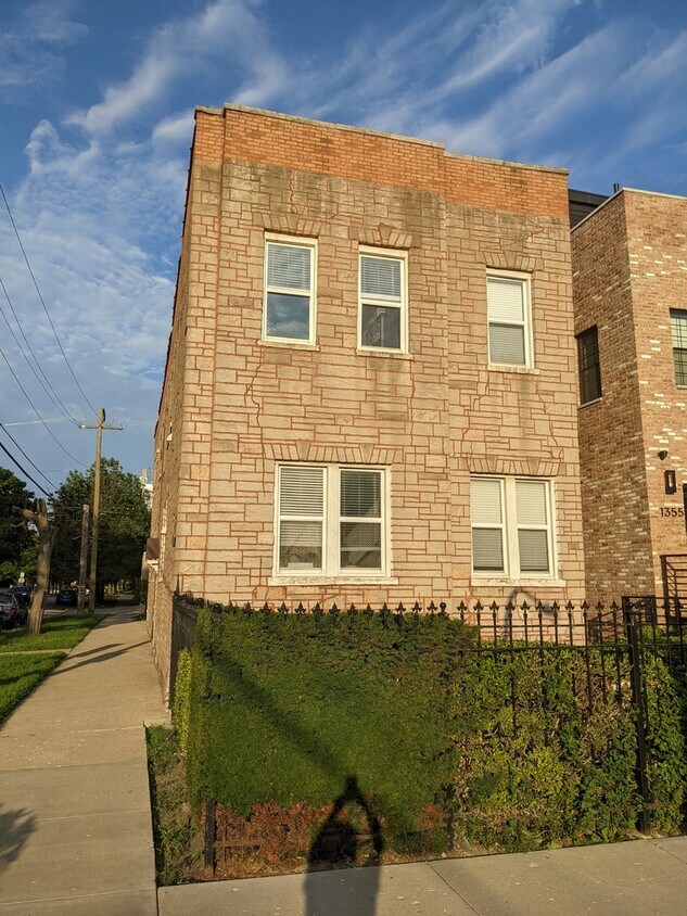 Primary Photo - 2259 W Hirsch St