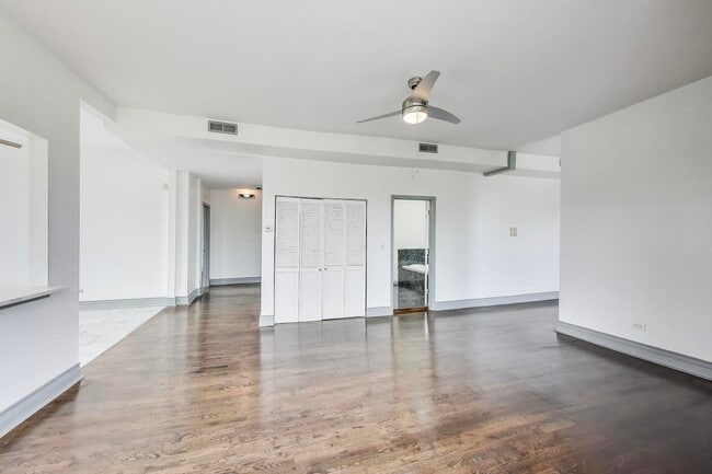 Building Photo - 737 E 50th St