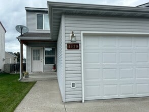 Building Photo - 1999 Greatview Dr