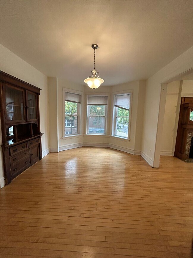 Foto del edificio - 3701 N Damen Ave