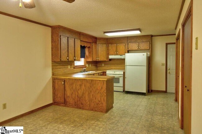 Building Photo - 803 Quillen Ave