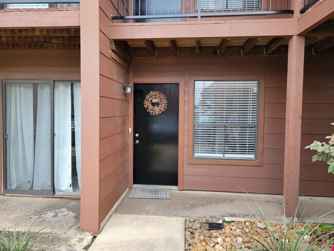 Foto del edificio - College Station - 2 bedroom / 2 bath downstairs condo at Cripple Creek Condos