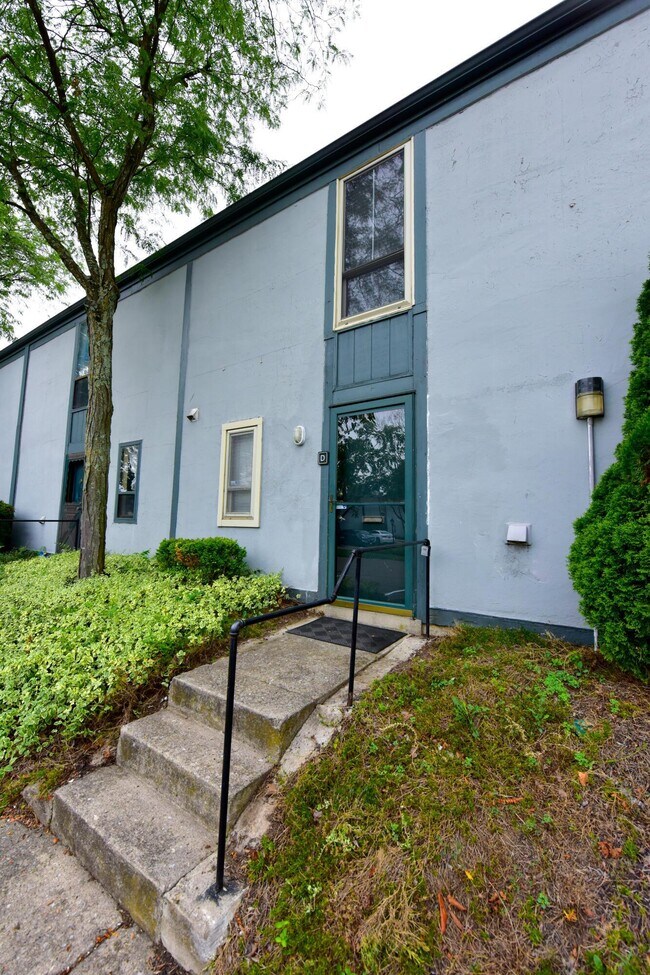 Building Photo - 1030 Galliton Ct