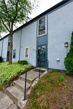 Building Photo - 1030 Galliton Ct
