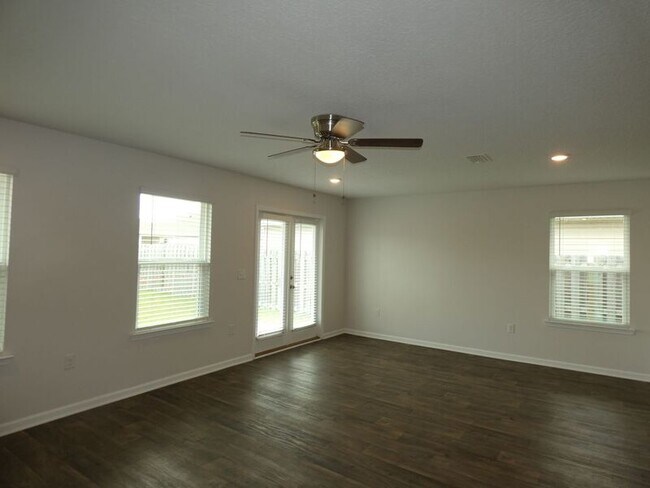 Building Photo - 5784 Guinevere Ln