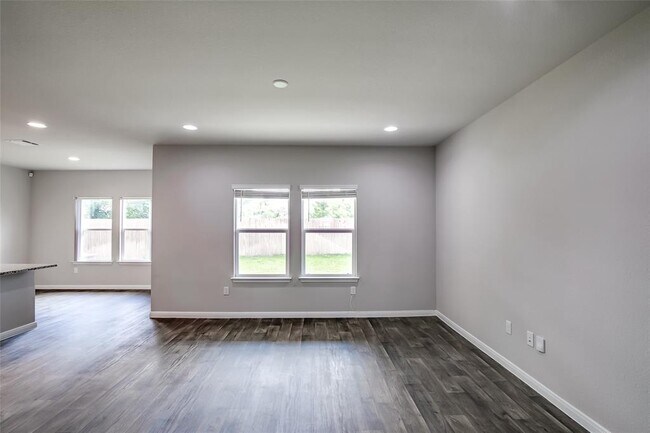 Building Photo - 13927 Macquarie Dr