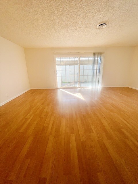 Foto del edificio - 684 E 5th St