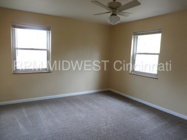 Building Photo - 5239 Willowood Ave