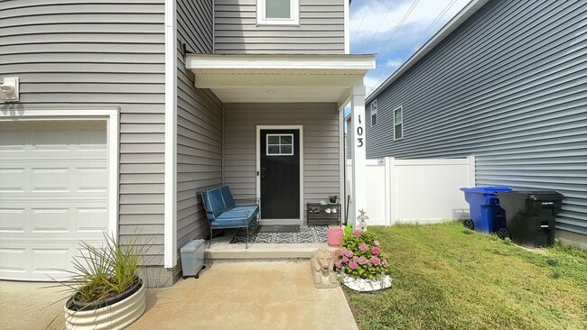 Building Photo - Modern 4-Bedroom Virginia Beach Home Near Town Center!