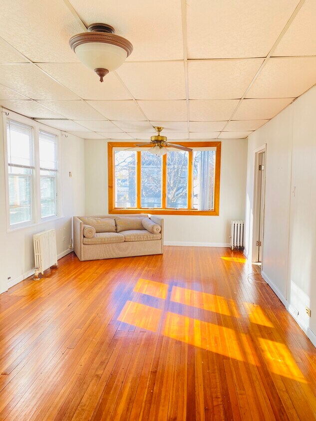 Living Room - 707 College Pl