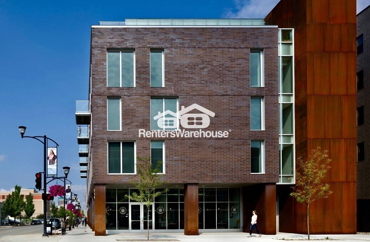 Foto principal - 350 E Locust St