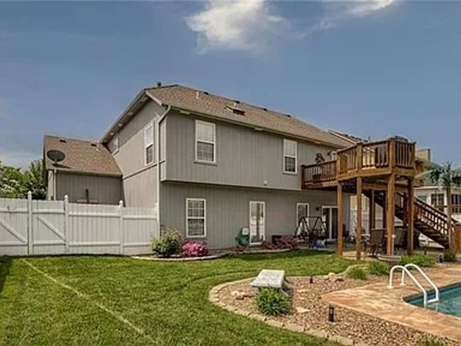 Building Photo - 4 Bedroom Single Family Home in Blue Springs
