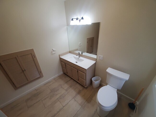 Building Photo - 3-bedroom home with new flooring and fresh...